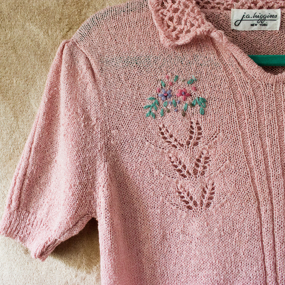 SOLD Pink embroidered flowers sweater Vintage - Picture 1 of 7